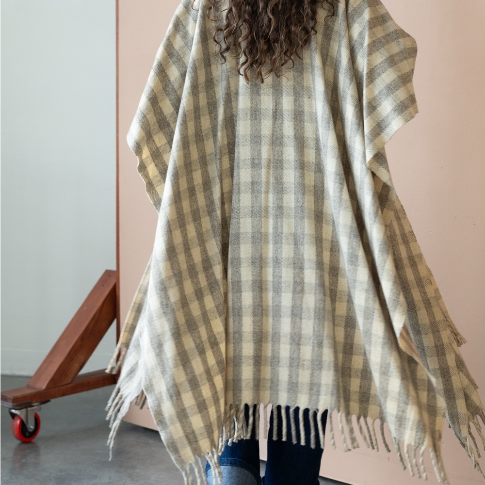 Checkered Wool Cape - Picture 4 of 5